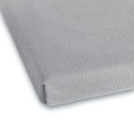 Prześcieradło żakardowe bez gumki w kolorze popielatym, rozmiar 175x220 cm, z subtelnym wzorem na powierzchni. Produkt leży na płaskiej powierzchni, ukazując fakturę oraz detal wzoru tkaniny. Tło zdjęcia jest jasne i jednolite.