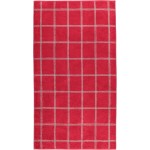 Ręcznik bawełniany 80x150 cm w kolorze bordowym z wzorem w kratę. Produkt leży płasko, z wyraźnymi liniami w kolorze szarym tworzącymi kraciasty wzór. Tekstura materiału jest miękka i chłonna.