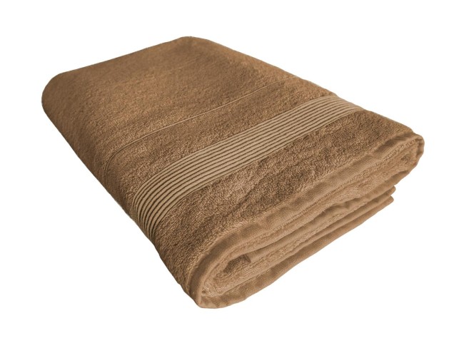 Ręcznik bambusowy 70x140 w kolorze jasnego brązu, leżący na białym tle. Produkt ma delikatną, teksturowaną fakturę oraz widoczny ozdobny pasek wzdłuż krawędzi. Idealny do użytku w łazience lub na plaży.