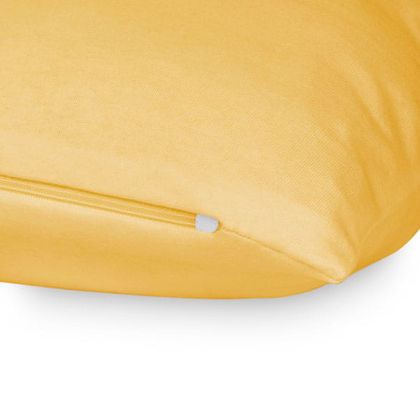 Poszewka jersey w kolorze żółtym, rozmiar 40x40 cm, z widocznym zamkiem błyskawicznym. Materiał o gładkiej, teksturowanej powierzchni, leżąca na białym tle. Idealna do dekoracji poduszek w salonie lub sypialni.