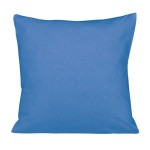 Poszewka jersey 40x40 w kolorze chabrowym, leżąca na płasko, wykonana z gładkiego, elastycznego materiału. Brak widocznych napisów czy logo. Tło proste, co podkreśla intensywność koloru. Idealna do aranżacji wnętrz.