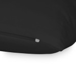 Poszewka jersey w kolorze czarnym o wymiarach 40x40 cm, z zamkiem błyskawicznym. Widoczna matowa faktura materiału, produkt leży na białym tle. Brak dodatkowych wzorów lub zdobień.