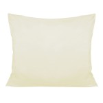 Pościel satyna bawełniana 220x200 w kolorze kremowym, wykonana z gładkiego materiału. Ułożona na płasko, bez wzorów i napisów. Zdjęcie na jednolitym tle, co podkreśla estetykę produktu.