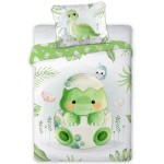 Pościel bawełniana do łóżeczka 100x135 cm w zielono-białym zestawie z dinozaurami. Narzuta z nadrukiem małego dinozaura wychodzącego z jaja, otoczona roślinnym wzorem. Poduszka z podobnym motywem. Produkt leży na białym tle.