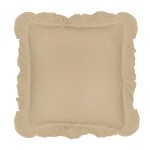 Kremowy komplet poszewek bawełnianych 40x40 cm z falbanką, o gładkiej fakturze, prezentujący delikatne wykończenie. Ułożony na płasko, z widocznymi brzegami falbanki, na jednolitym tle. Idealny do dekoracji poduszek.
