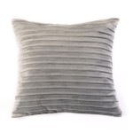 Poszewka dwustronna 40x40 cm w kolorze popielatym, wykonana z weluru o delikatnej, teksturowanej powierzchni. Przedstawiona w pozycji leżącej, z widocznymi poziomymi paskami. Tło białe, co podkreśla kolor i fakturę materiału.