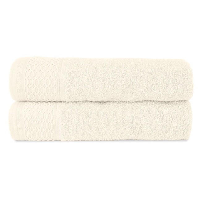 Ręcznik bawełniany 50x90 cm w kolorze ecru, z miękką, teksturowaną fakturą. Złożony, leżący na gładkiej powierzchni. U góry widoczny dekoracyjny pasek w wzór siatki. Idealny do łazienki lub jako elegancki dodatek.