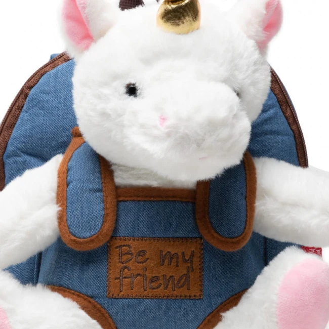 Pluszowy plecak dziecięcy z maskotką w kształcie jednorożca. Plecak w kolorze niebieskim z brązowymi detalami. Widoczne uszy, róg oraz napis Be my friend na przodzie. Ujęcie frontalne, produkt złożony. Idealny dla dzieci, służy jako zabawka i plecak.