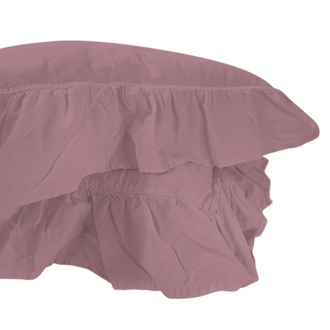 Pościel bawełniana z falbanką, 160x200 cm, w kolorze fioletowym. Ujęcie z boku, pokazujące falbankę oraz teksturę materiału. Produkt leży na płaskiej powierzchni, wyeksponowany w kontekście użytkowania. Brak widocznych napisów lub logo.
