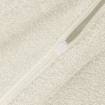 Pościel frotte 200x220 w kolorze ecru, zbliżenie na zamek błyskawiczny na boku, tekstura materiału frotte z pętelkami, na jednolitym tle, podkreślająca delikatność i miękkość tkaniny.