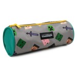 Szary piórnik szkolny młodzieżowy Minecraft tuba z żółtym zamkiem. Na materiale widoczne kolorowe wzory postaci i symboli z gry. Piórnik ma okrągły kształt, tło gładkie. Wszystkie napisy i logo są wyraźne. Produkt leży poziomo na jednolitym tle.