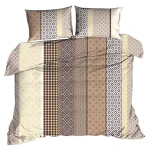 Pościel z kory 140x200 w brązowo-wzorzyste pasy. Zestaw zawiera poszewki na poduszki oraz narzutę, z różnorodnymi wzorami geometrycznymi w odcieniach brązu i beżu. Pościel leży na płasko, ukazując wszystkie detale.