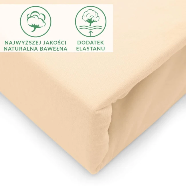 Prześcieradło jersey z elastanem w kolorze beżowym, o wymiarach 200x220 cm. Złożone, ukazujące fakturę materiału. Widzoczne informacje o jakości bawełny oraz elastanie na białym tle.