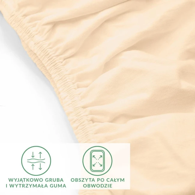 Prześcieradło jersey z elastanem w kolorze beżowym, widoczne z boku, z gumką obszytą całym obwodzie. Materiał elastyczny, gładki, w kształcie prostokąta, przeznaczone na materac 180x200 cm. W tle białe, jednolite.