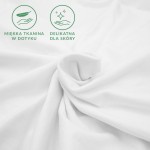 Prześcieradło jersey z elastanem w kolorze białym, rozłożone, z widocznymi delikatnymi fałdami. Na materiale symbole informujące o miękkiej tkaninie i jej delikatności dla skóry.