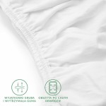 Prześcieradło jersey z elastanem w kolorze białym, z widoczną gumką, przedstawione w zbliżeniu. Materiał jest gładki i elastyczny, a gumka obwodowa jest mocno wszyta, co zapewnia stabilne dopasowanie. Tło proste i jasne.