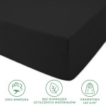 Prześcieradło jersey z gumką 140x200 w kolorze czarnym, wykonane z 100% bawełny, gładkie i rozłożone na płaskiej powierzchni. Widoczne oznaczenia dotyczące materiału oraz gramatury, bez dodatkowych ozdobników.