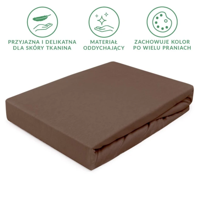 Prześcieradło jersey z gumką w kolorze czekoladowym, rozmiar 200x220 cm, ułożone na boku, prezentujące matową fakturę materiału. Widoczne detale to elastyczna gumka oraz estetyczne wykończenie brzegów. Tło neutralne, proste.