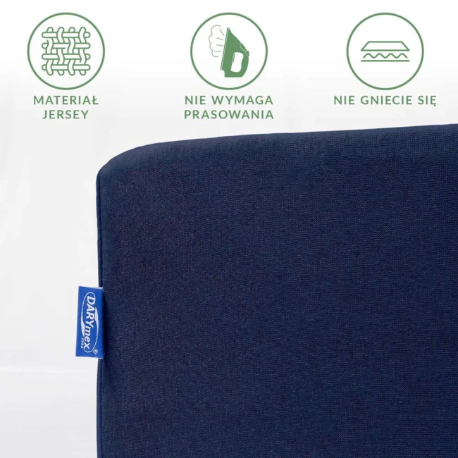 Prześcieradło jersey z gumką w kolorze ciemnym granatowym. Materiał nie wymaga prasowania i nie gniecie się. Widoczna metka z logo DARYMEX. Produkt leży na prostym tle. Idealne do materaca o wymiarach 180x200 cm.