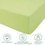 Prześcieradło jersey z gumką 200x220 w kolorze limonkowym, wykonane z 100% bawełny. Ułożone leżąco, ukazuje gładką, teksturowaną powierzchnię. Widoczne symbole dotyczące braku sztucznych domieszek oraz gramatury 130 g/m².