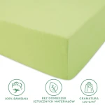 Prześcieradło jersey z gumką 180x200 w kolorze limonkowym. Złożone, z widoczną gładką fakturą materiału z 100% bawełny. Wyraźne symbole informujące o braku domieszek sztucznych materiałów oraz gramaturze 130 g/m². Ujęcie z boku na jednolitym tle.