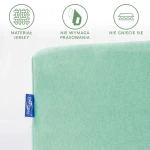 Prześcieradło jersey 180x200 w kolorze błękitu morskiego, rozłożone, z widocznym logo DARYmex. Materiał niegniecący się, nie wymaga prasowania. Wzór gładki, bez dekoracji, na jasnym tle.