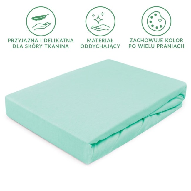 Prześcieradło jersey z gumką 80x160 w kolorze morskim, leżące na białym tle. Materiał o gładkiej fakturze, w całości pokrywa powierzchnię materaca, z widoczną gumką zapewniającą stabilność. Brak dodatkowych wzorów i dekoracji.