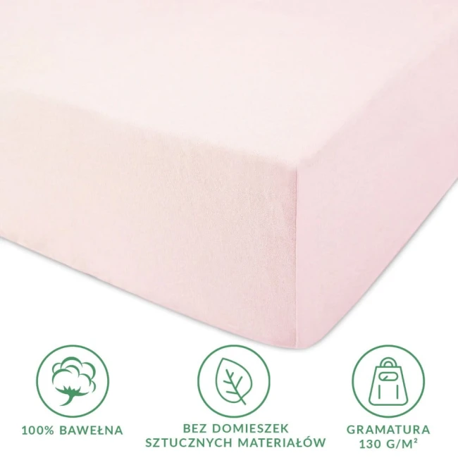 Różowe prześcieradło jersey z gumką 140x200, wykonane w 100% z bawełny, bez sztucznych domieszek. Widok z boku, ukazuje gładką, delikatną fakturę tkaniny. Opis na dole informuje o gramaturze 130 g/m².