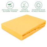 Prześcieradło jersey z gumką w kolorze żółtym, rozmiar 40x90 cm, leżące na białym tle. Gładka, matowa faktura materiału z elastyczną gumką na brzegu, idealne do materaców dziecięcych. Widoczne symbole dotyczące właściwości materiału.