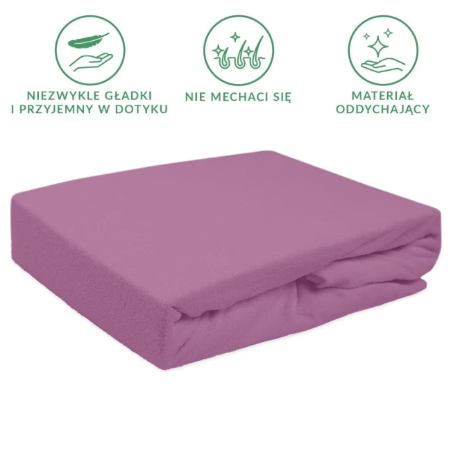 Prześcieradło frotte z gumką w kolorze jasnego fioletu, o wymiarach 90x200 cm. Produkt leży na płasko, wykonany z oddychającego materiału, gładkiego w dotyku. Widoczne informacje o właściwościach: nie mechaci się, jest przyjemne w dotyku.