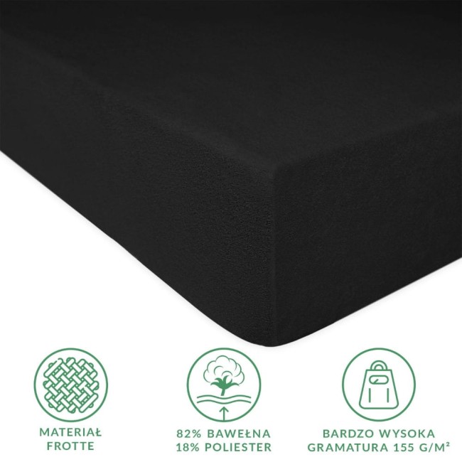 Prześcieradło frotte z gumką w kolorze czarnym, rozmiar 140x200 cm. Złożone, na gładkim tle. Wykonane z materiału o wysokiej gramaturze (155 g/m²), składającego się w 82% z bawełny i 18% z poliestru.