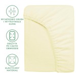 Prześcieradło frotte z gumką w kolorze kremowym, rozmiar 140x200. Produkt leży na płaskiej powierzchni, ukazując elastyczny materiał oraz obszytą gumę po całym obwodzie.