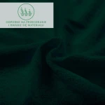 Prześcieradło frotte z gumką w kolorze zieleni butelkowej, wykonane z miękkiego materiału, układa się w falach. Widoczne są struktura dzianiny oraz część górna z gumką, która zapewnia stabilność na materacu.