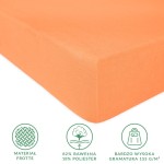 Prześcieradło frotte z gumką w kolorze łososia, leżące na białym tle. Widoczne rogowe gumki, wykończenie o miękkiej fakturze. Widok z boku, ukazujący ściśle dopasowany kształt oraz materiał 82% bawełna, 18% poliester.