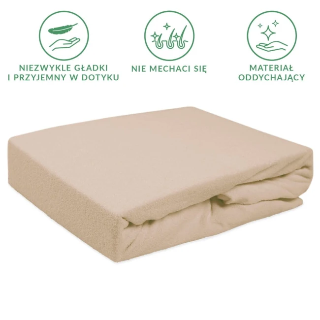 Prześcieradło frotte z gumką w kolorze beżowym, leżące na białym tle. Materiał teksturowany, miękki i oddychający. Gładkie wykończenie, złożone w prostokąt. Rozmiar 160x200. Widoczna gumka zabezpieczająca.