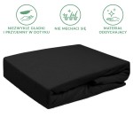 Prześcieradło frotte z gumką w kolorze czarnym, rozmiar 160x200 cm, leżące na płaskiej powierzchni. Wykonane z miękkiego materiału, odpornego na mechacenie. Tekstura gładka w dotyku, idealne do użytku codziennego. Bez widocznych napisów czy logo.