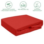 Prześcieradło frotte z gumką w kolorze intensywnej czerwieni, leżące na płaskiej powierzchni. Widoczna faktura materiału, miękka w dotyku, z gumką na krawędziach. Produkt ma wymiary 160x200 cm. Brak widocznych napisów lub logo.