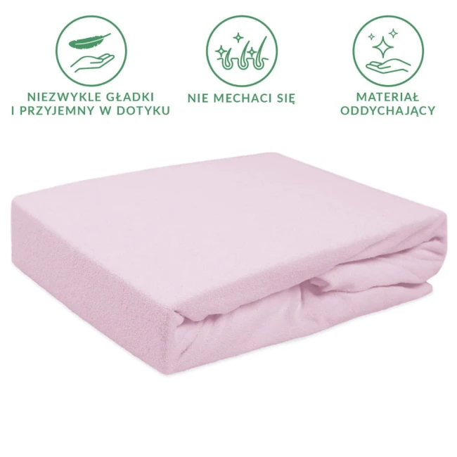 Prześcieradło frotte z gumką 160x200 w kolorze wrzosowym, złożone w prostokąt, z widoczną miękką fakturą materiału. Zbliżenie na krawędzie i gumkę, otoczone na białym tle. Przedstawia kluczowe cechy: gładkość, odporność na mechacenie, oddychalność.