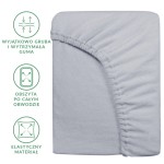 Prześcieradło frotte z gumką 180x200 w kolorze popiel. Produkt leżący na jednolitym tle, z widoczną obwódką z miękkiej gumy. Materiał elastyczny, na całym obwodzie, z przyjemną w dotyku fakturą, odpowiedni do materaca o wymiarach 180x200 cm.