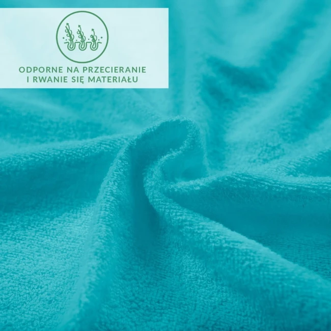 Prześcieradło frotte z gumką w kolorze turkusowym, o wymiarach 180x200 cm. Materiał o teksturze frotte, miękki i elastyczny, odporny na przecieranie. Ułożone w falach, na jednolitym tle.