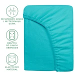 Prześcieradło frotte 180x200 w kolorze turkusowym, z gumką obwodową, leżące na płaskiej powierzchni. Wyróżnia się teksturą frotte oraz elastycznym materiałem, co zapewnia dopasowanie. Widoczne oznaczenia dotyczące trwałości gumy i elastyczności.