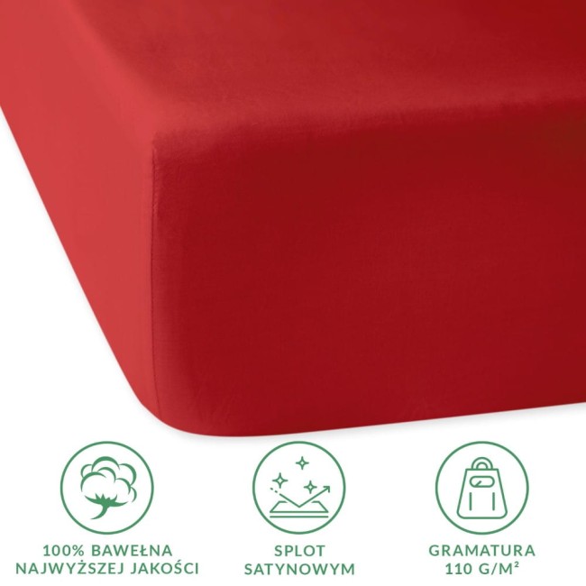 Prześcieradło satynowe z gumką 160x200 w intensywnym czerwonym kolorze. Widoczne, gładkie wykończenie, dopasowane do materaca. Zbliżenie na fakturę, jasne logo oraz informacje o materiale i gramaturze na dole zdjęcia.