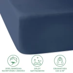 Prześcieradło satynowe z gumką w kolorze chabrowym, w rozmiarze 180x200 cm. Wykonane z 100% bawełny, charakteryzuje się gładką fakturą i wysoką jakością. Widoczny fragment krawędzi prześcieradła z gumką, zapewniający stabilne dopasowanie.