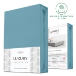 Prześcieradło jersey z elastanem w kolorze niebieskim, rozmiar 90x200 cm, z gumką. Widoczna etykieta LUXURY COLLECTION oraz informacje o wysokiej gramaturze 160 g/m². Produkt spakowany w estetyczne opakowanie.