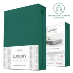 Prześcieradło jersey z elastanem w kolorze zielonym, rozmiar 160x200, prezentowane w leżącej pozycji. Opakowanie z widoczną etykietą LUXURY COLLECTION, informującą o wysokiej gramaturze 160 g/m2, oraz grafice przedstawiającej zastosowanie produktu.