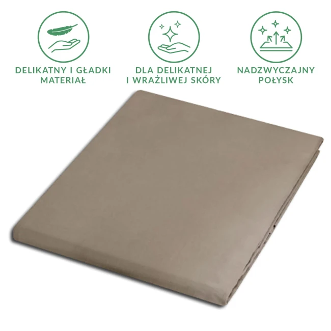 Prześcieradło satynowe bez gumki w kolorze ciemnego beżu, rozłożone na prostym tle. Gładka faktura materiału sugeruje delikatność, idealne dla wrażliwej skóry. Wymiary 160x220 cm, bez widocznych napisów czy logo.