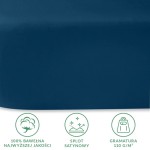 Prześcieradło satynowe bez gumki w kolorze chabrowym, leżące na gładkiej powierzchni. Wykonane z 100% bawełny, z widoczną teksturą splocie satynowym i gramaturą 110 g/m². Znakowane ikonami wskazującymi na jakość materiału.