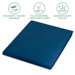 Prześcieradło satynowe bez gumki w kolorze chaber, w rozmiarze 200x220 cm, leżące na płaskiej powierzchni. Gładka struktura materiału z delikatnym połyskiem. Brak widocznych nadruków i logo. Tło białe, co podkreśla intensywność koloru.