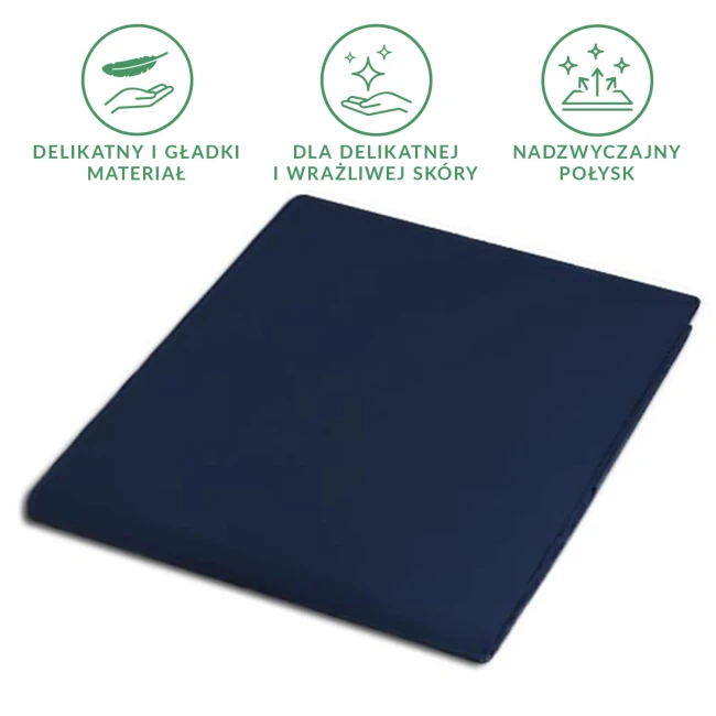 Prześcieradło satynowe bez gumki w kolorze ciemnego granatu, leżące na płaskiej powierzchni. Gładki materiał, bez widocznych dekoracji.