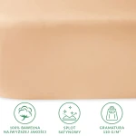 Prześcieradło satynowe bez gumki 200x220 w kolorze jasnego beżu. Zbliżenie na gładką, matową fakturę materiału. Widoczne logo, informacje o składzie (100% bawełna), splocie satynowym oraz gramaturze (110 g/m²) na białym tle.